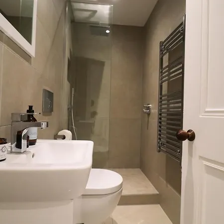 Foxglove ホテル ハロゲート